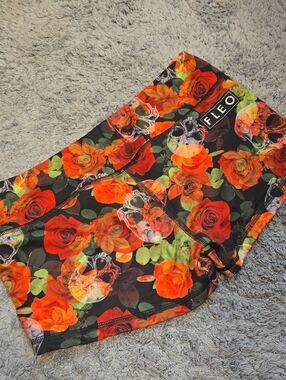 Fleo Skull And ROSES SHORTS SZ L